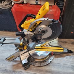 Dewalt 60V MAX Brushless Lithium-Ion Cordless 12 in. Double Bevel Sliding Miter Saw (Tool Only) - DCS781 (LIKE NEW)