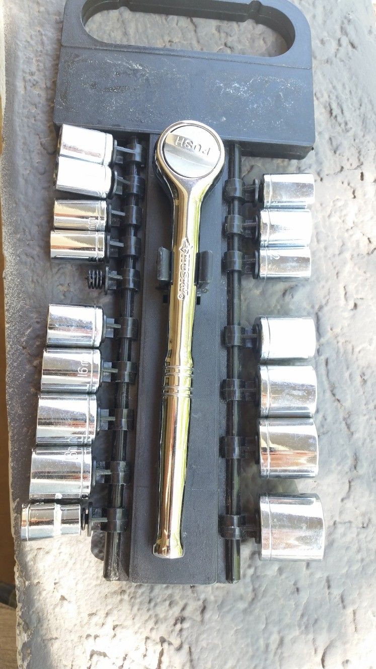 New HUSKY RATCHED TOOL KIT
