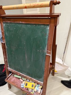 Neezee Wooden Kids Art Easel with Chalkboard