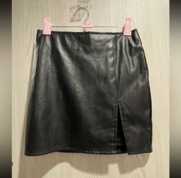 Vegan Leather Skirt with Slit Size XS