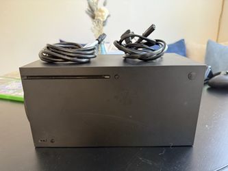 Xbox Series X Bundle 1TB + 2 Controllers + Headset + 6 Games