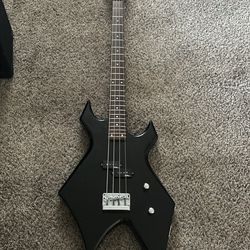 BC Rich Bass With Amp