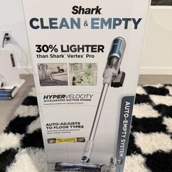 SHARK CLEAN & EMPTY VACCUM 