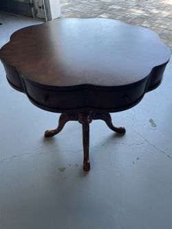 Large Circular table 