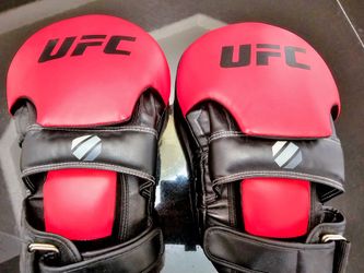UFC Curved Focus Mitts