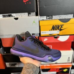 Kobe 10 Blackout  size 7.5  USED But Clean