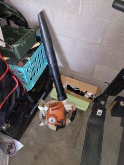 STIHL BG 86 handheld gasoline blower,