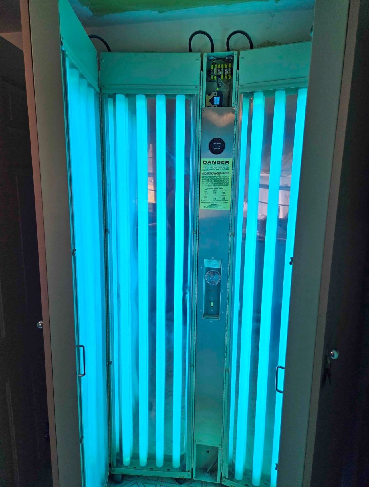 Peacock Upright Tanning Bed 