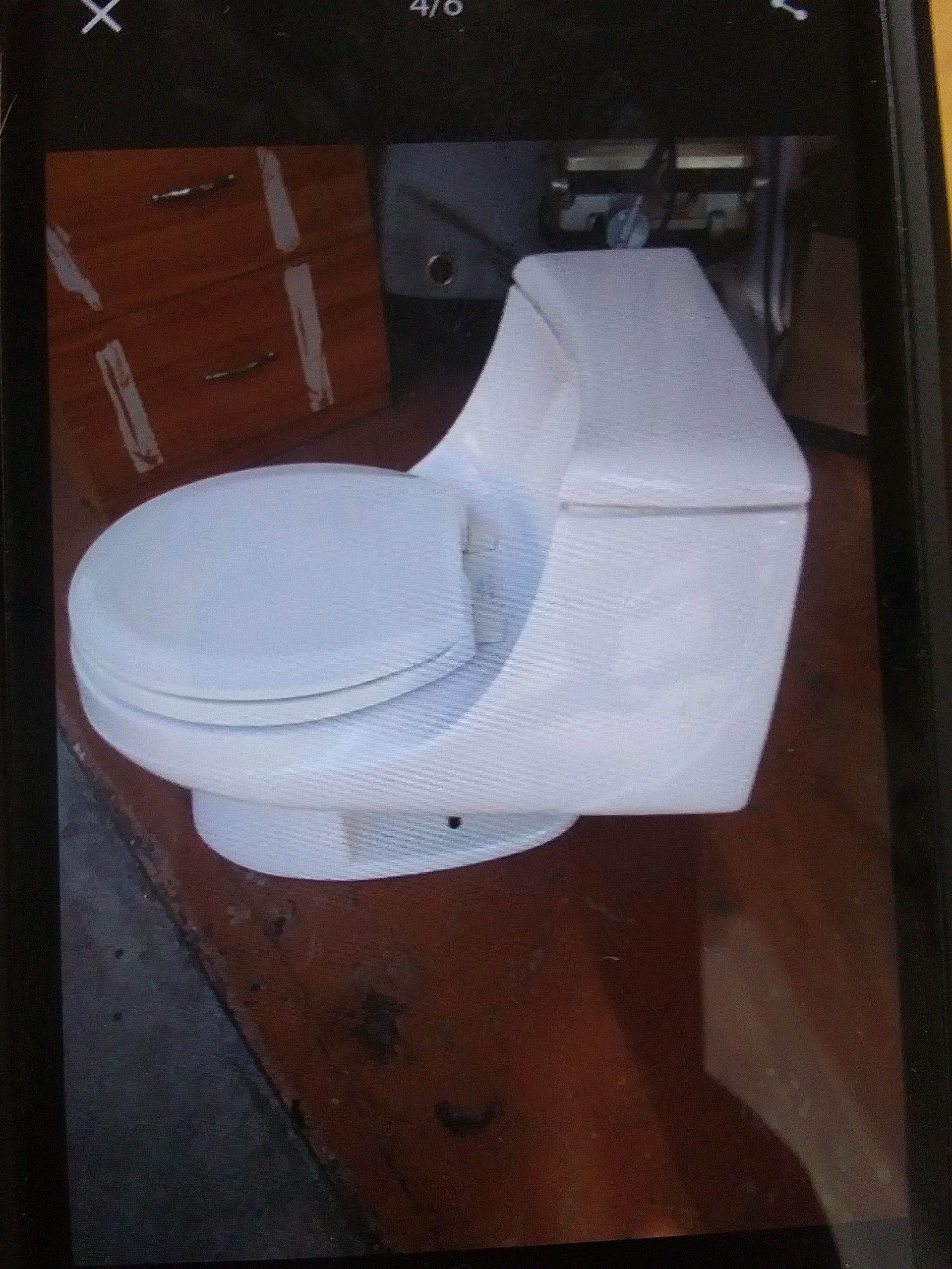 KOHLER 1.6 GALLONS /6 LITERS POR FLUSH for Sale in Fort Myers, FL OfferUp