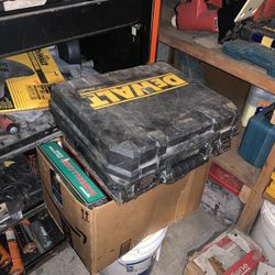 Dewalt Portable Battery Charge Drill 