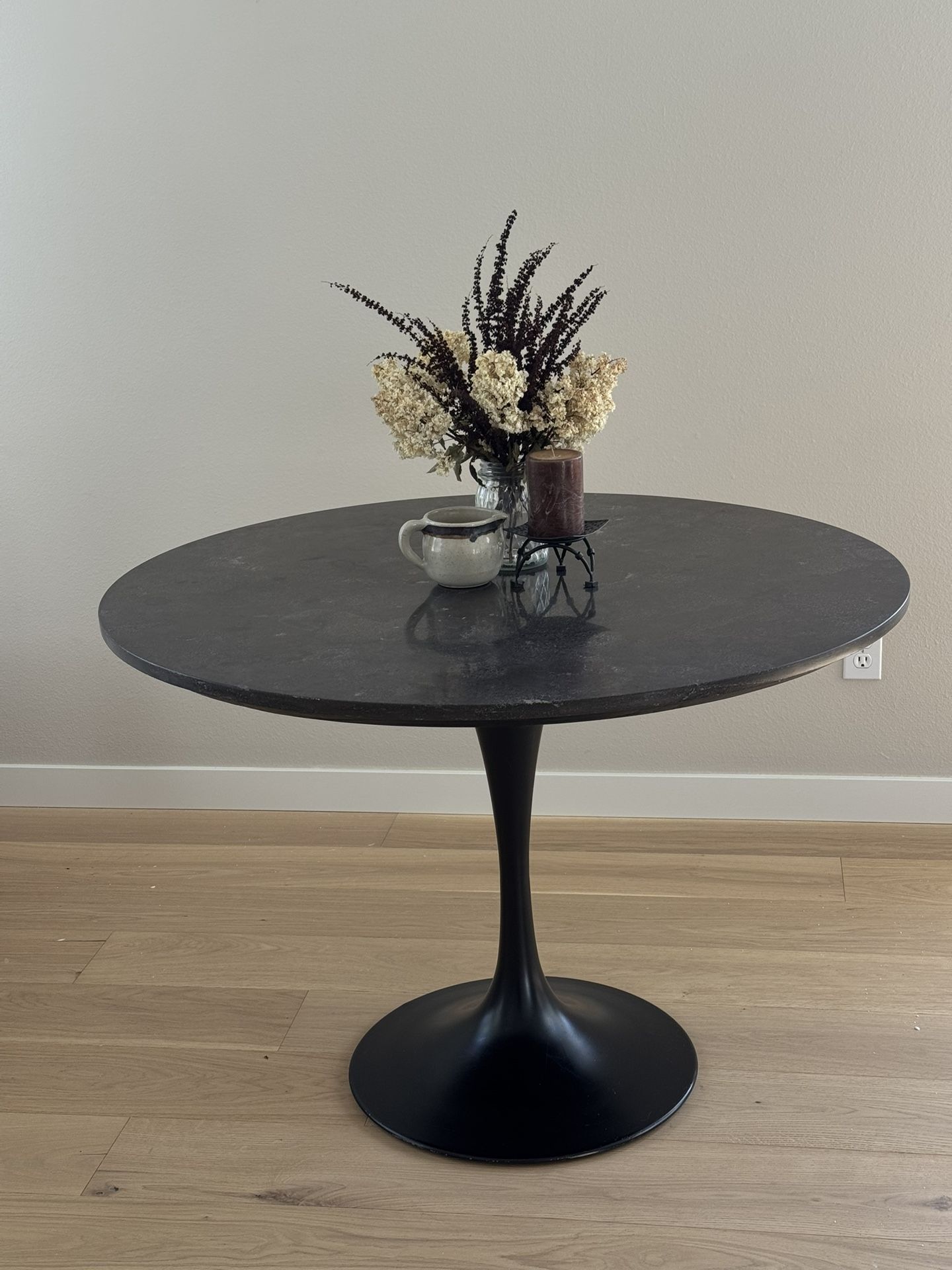 Dark Tulip Round Marble Dining table