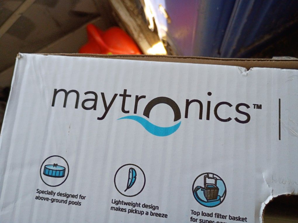 Maytronics ( Dolphin) Robotic Pool Cleaner