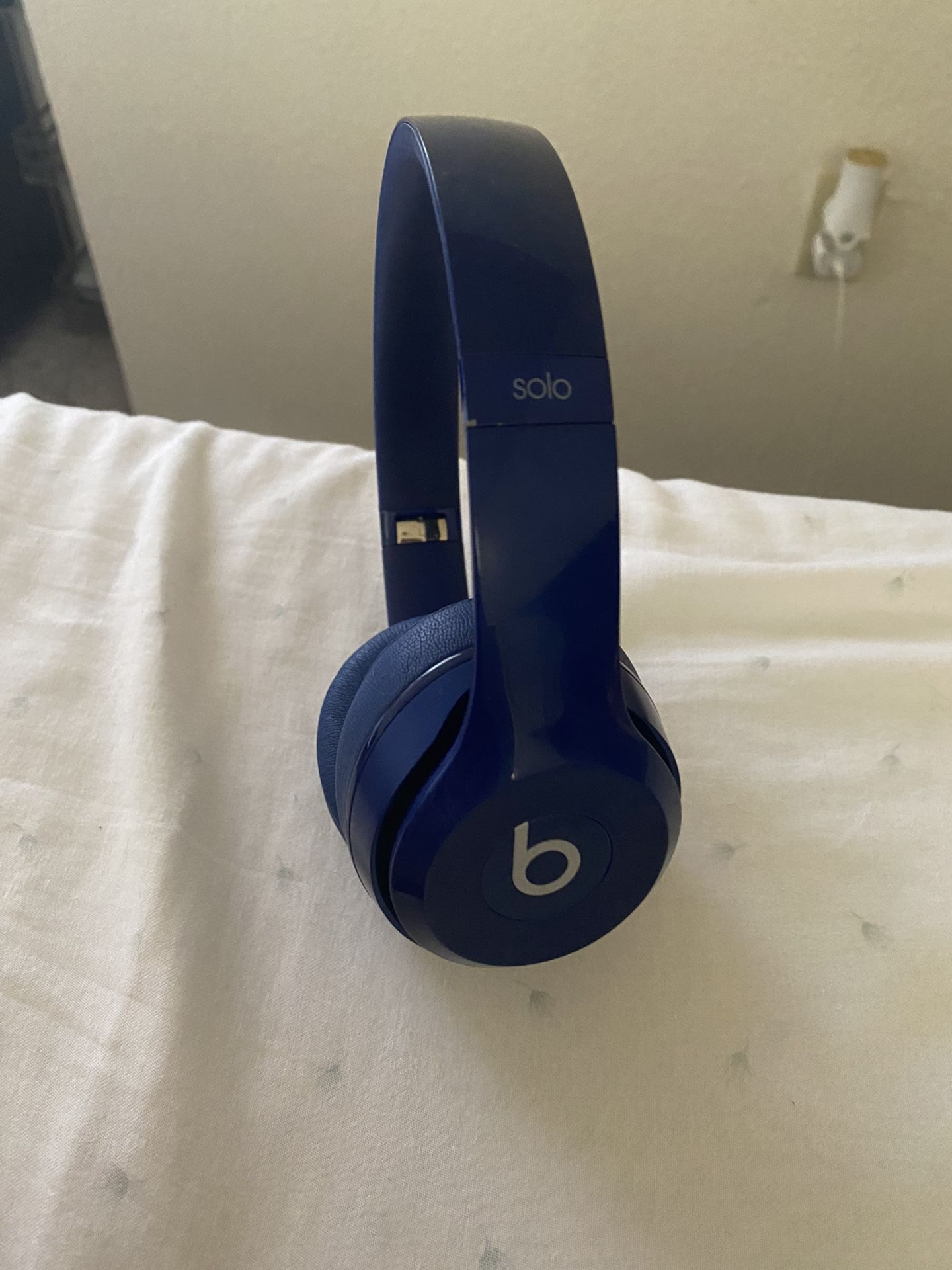 Beat Solo headphones