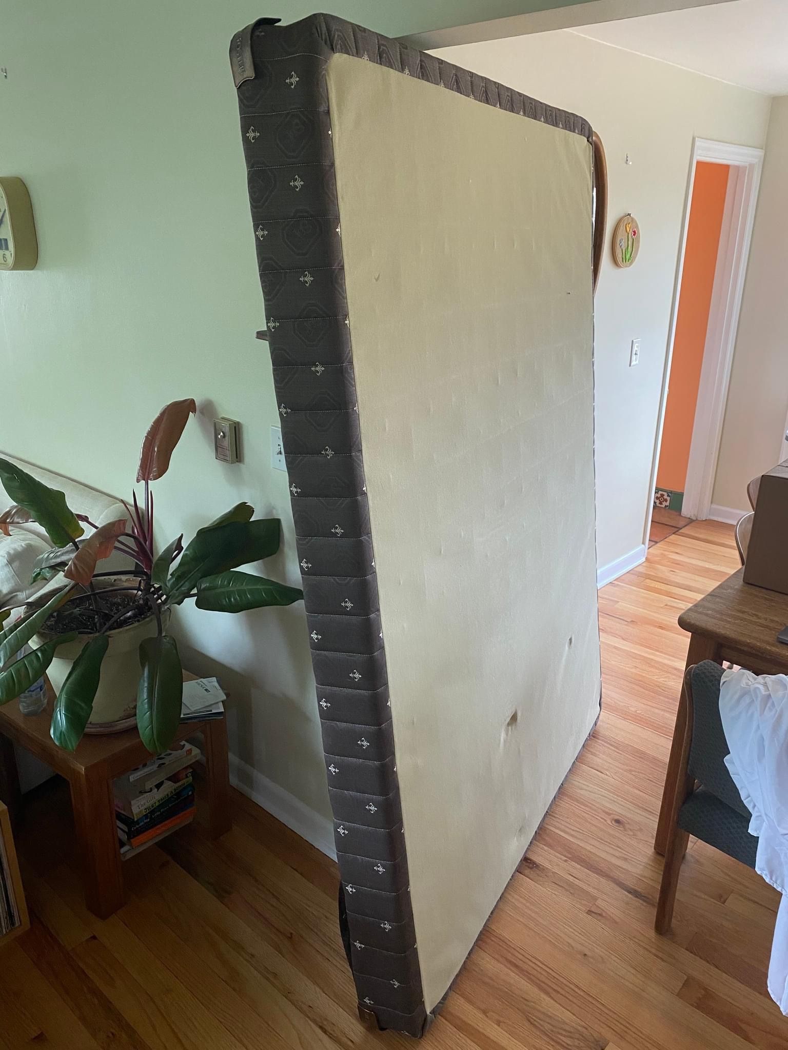 Box spring - Queen size for Sale in Seattle, WA - OfferUp
