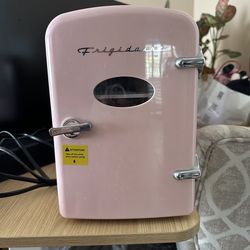 Frigidaire 6-Can Retro Mini Fridge Cooler - Pink