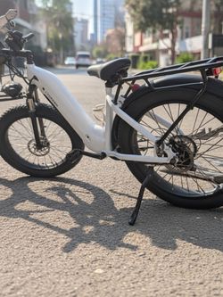 MOVING NEED  GONE ASAPCycrown cyverve White Fat Tire Electric Bike