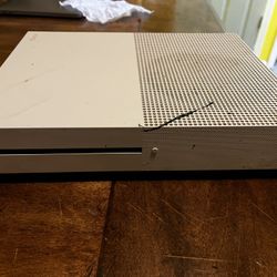 Xbox One Slim 