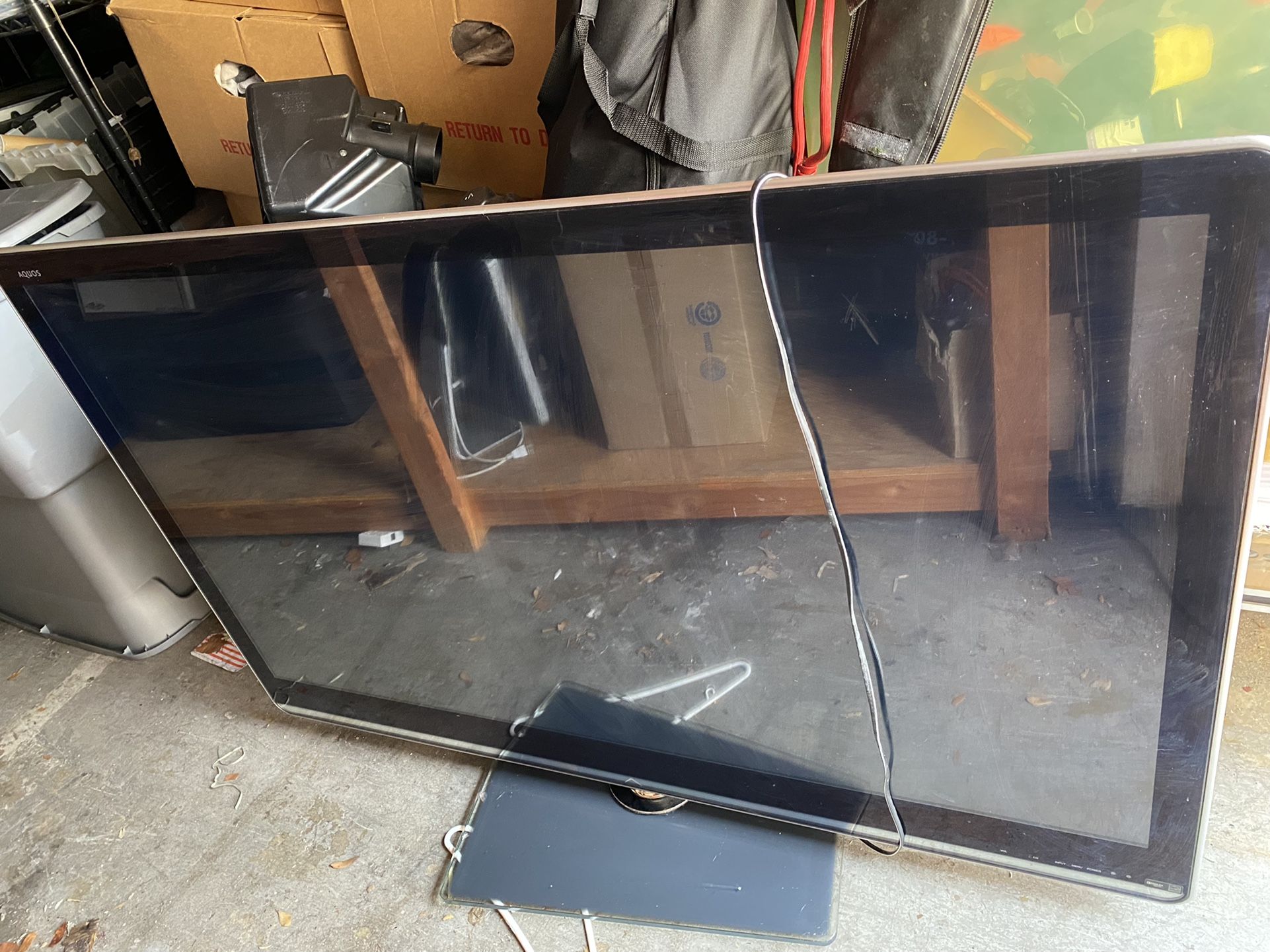 60 inch flatscreen TV sharp liquid crystal TV