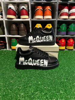 graffiti McQueen Shoes Black / White graffiti