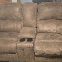 Like New Loveseat Recliner