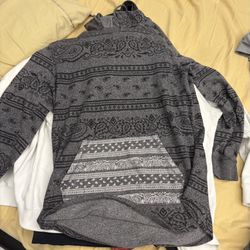 MENS SZ. M GREY PULLOVER W/ WAVY DESIGN