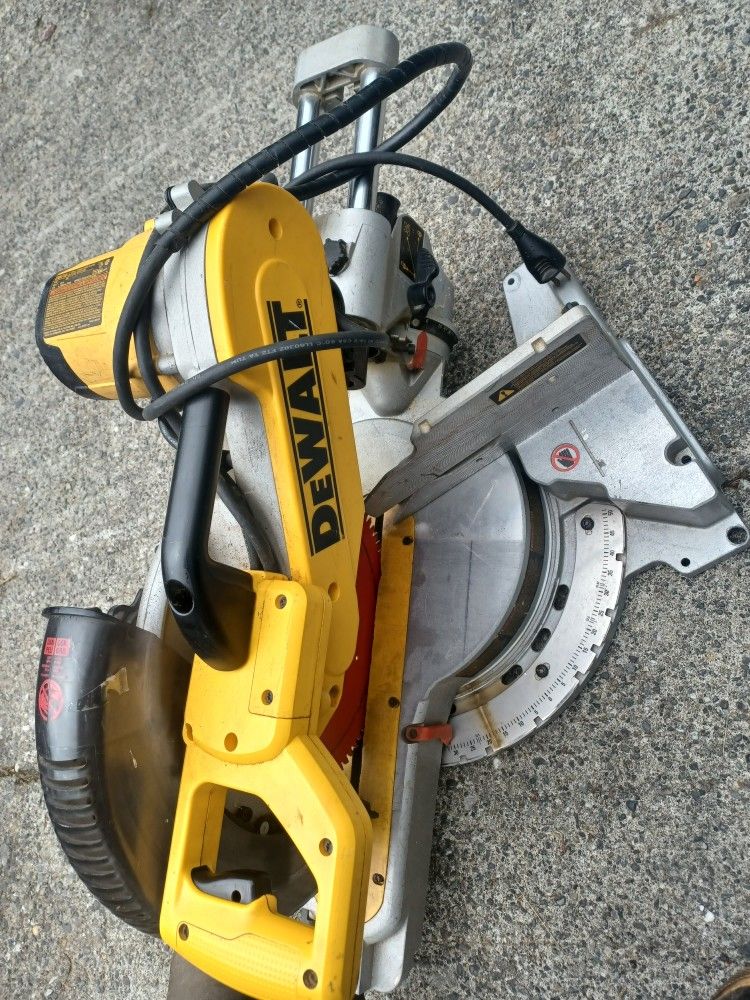 DeWalt DW718 12 Inch Miter Saw
