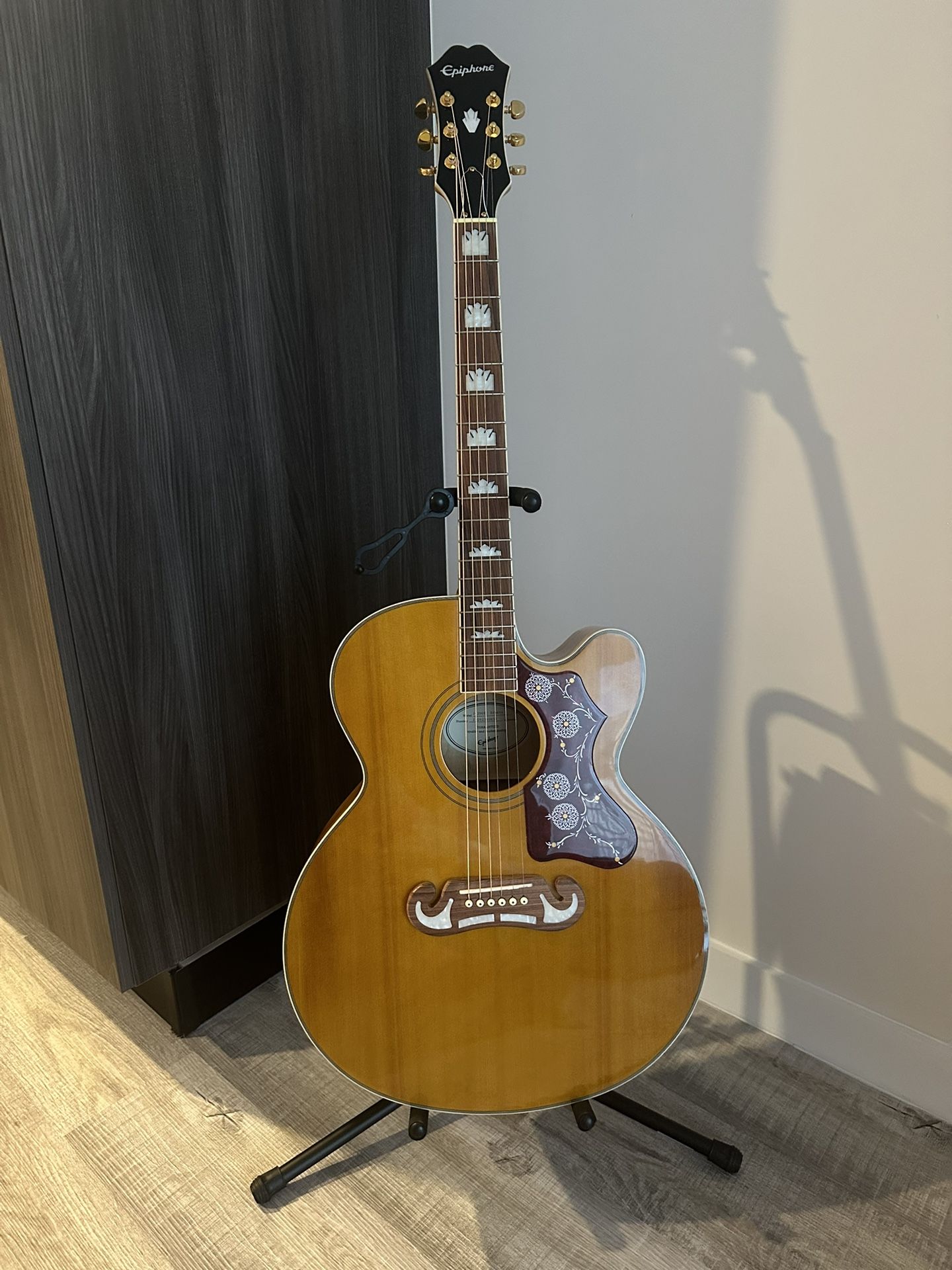 Epiphone J200EC Acoustic guitar