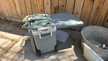 Cooler /table w 2 stool