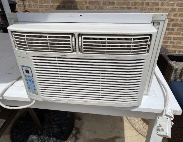 Frigidaire 6000 BTU air Conditioner FAA065P7A Window AC Excellent Condition Very Clean