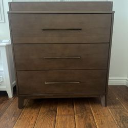Changing Table & Dresser (Convertable)