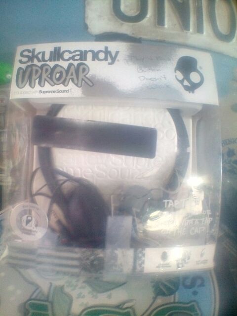 Skullcandy UPROAR headphones
