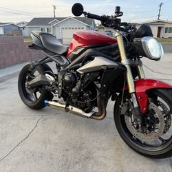 triumph motorcycle 675 street triple