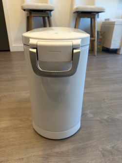 Simplehuman pet food container