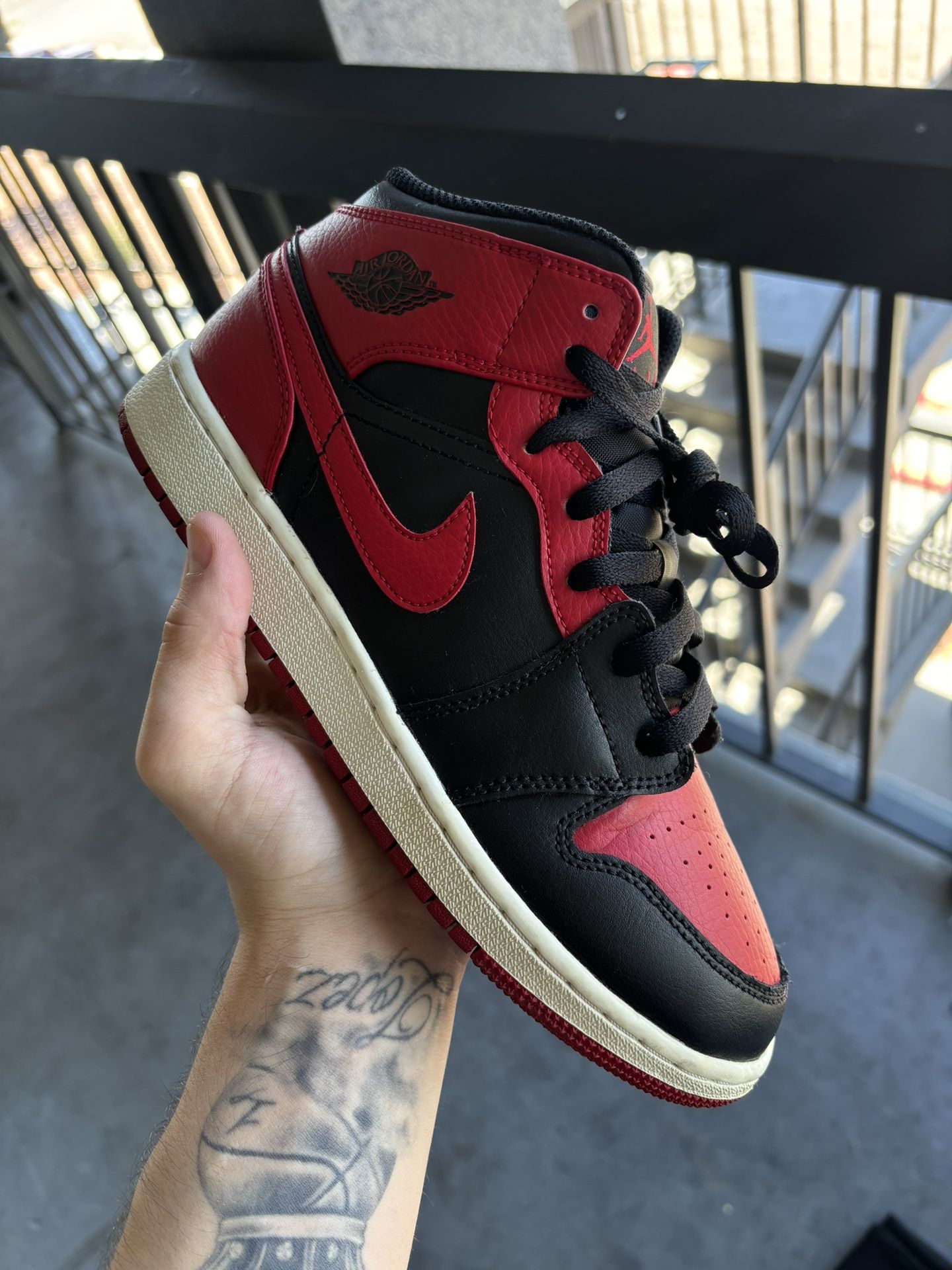 Jordan 1 mid “Alternate Bred”