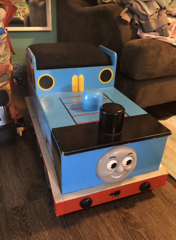thomas the tank toy chest