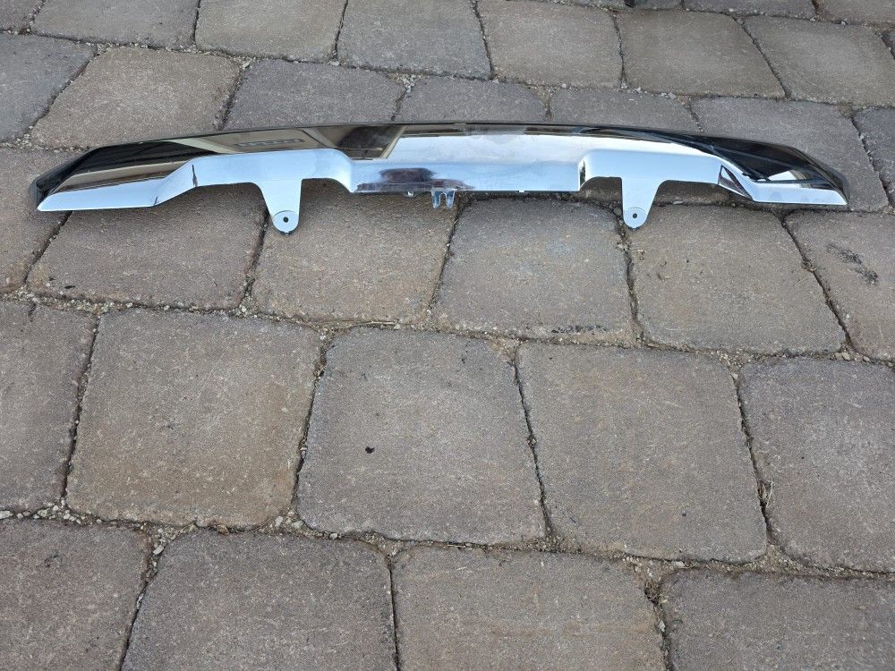 GMC Sierra 2(contact info removed) 2020 2021 2022 2023 OE Chrome Hood Front Molding GM (contact info removed)3 (contact info removed)1 (contact info