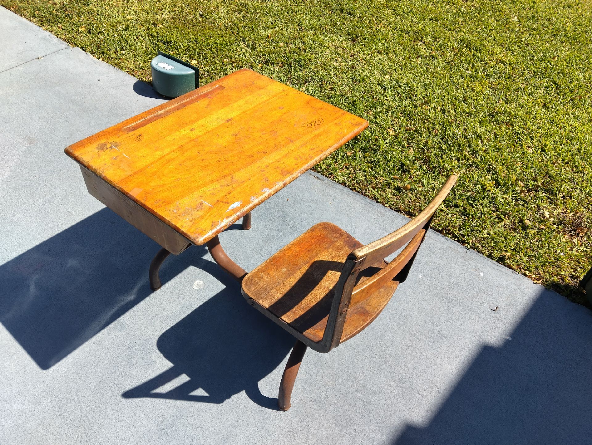ANTIQUE CHILDS SCHOOL DESK..