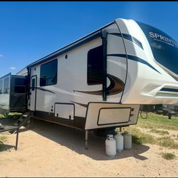 Amazing 5th Wheel RV For Sale!