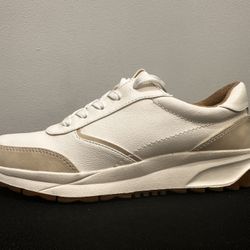 SOUL NATURALIZER SNEAKER SIZE:9.5 WOMEN.