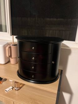 Jewelry box