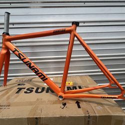 New Tsunami Frame Set & Used SRAM Omnium Crankset With Bottom Bracket 