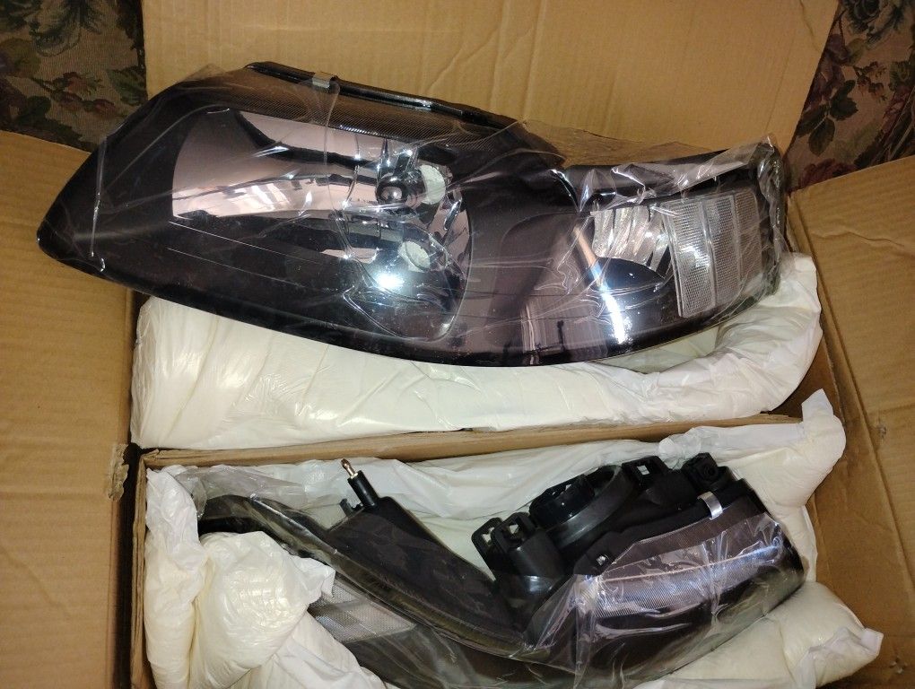 Mustang Headlights 99-04