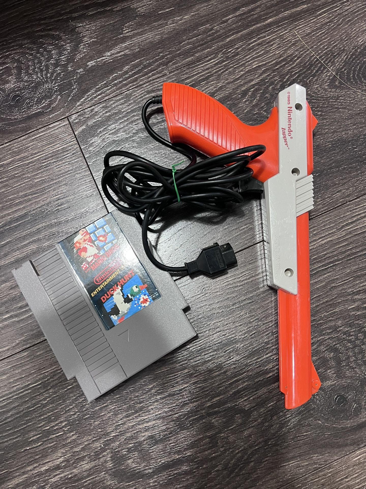 Vintage 1985 Nintendo NES Zapper Duck Hunt Gun Authentic NES-005 OEM WORKING