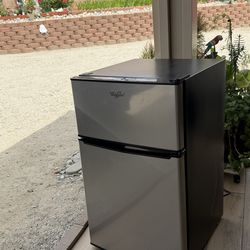 Beautiful mini  fridge Whirlpool