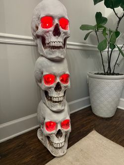 Halloween large skull stacked