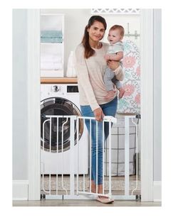 Baby/Dog Gate  Regalo Metal Walk Through Safety Gate