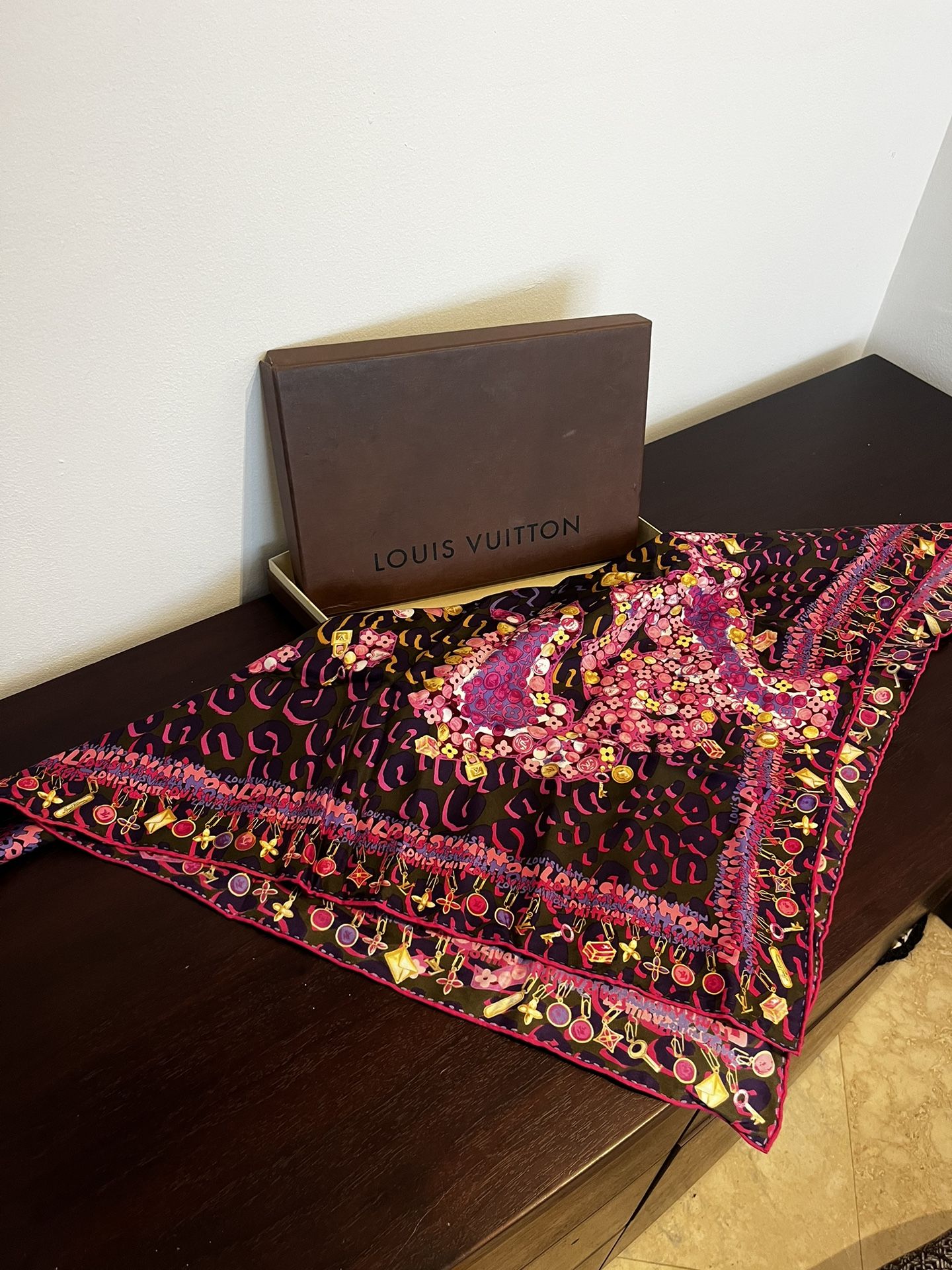 Louis Vuitton Silk Scarf 26’26 Size