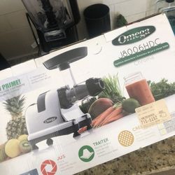 Omega Juicer 