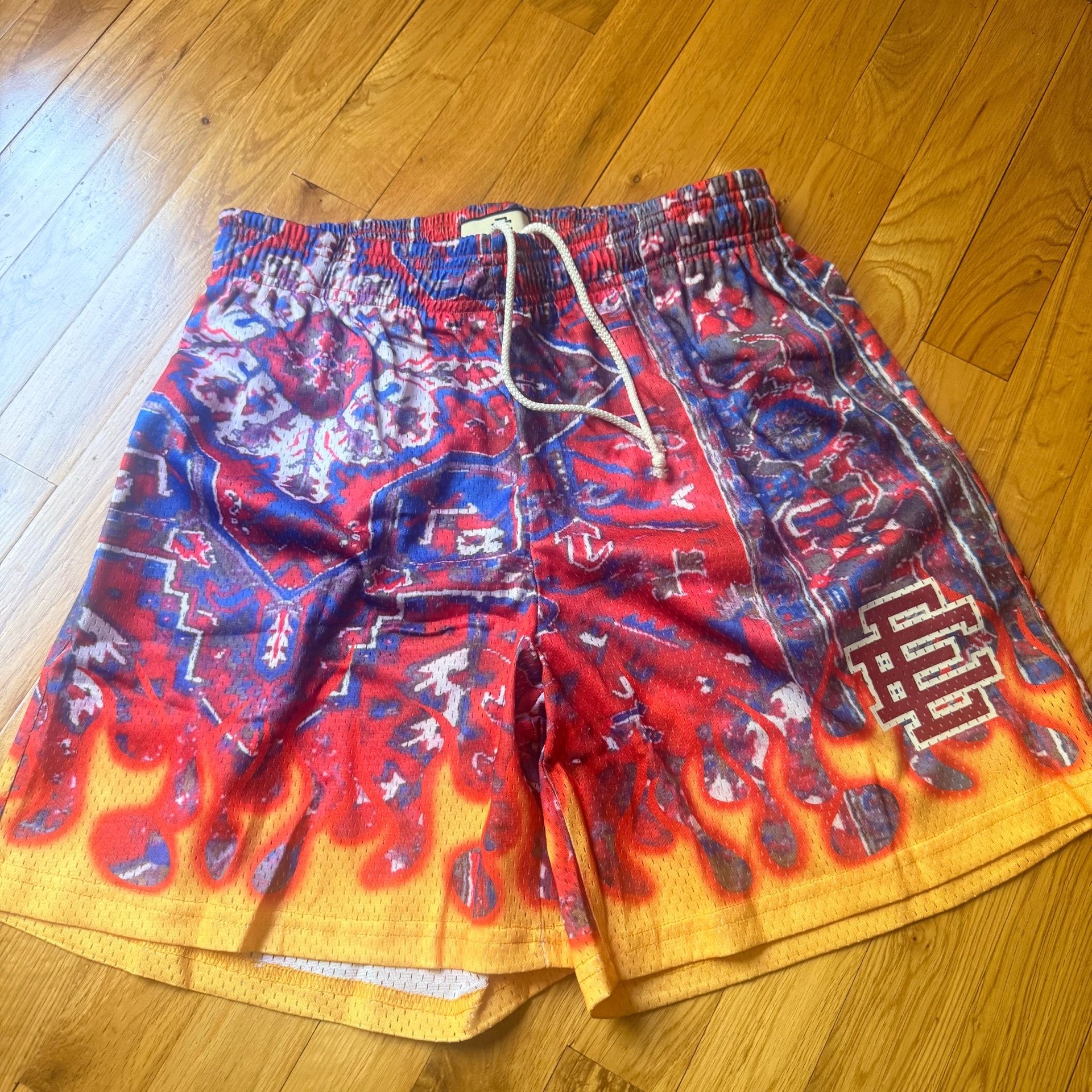 EE Basic Shorts Multicolor Flame