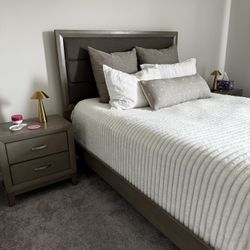 Modern Queen Bedroom Set For Sale 